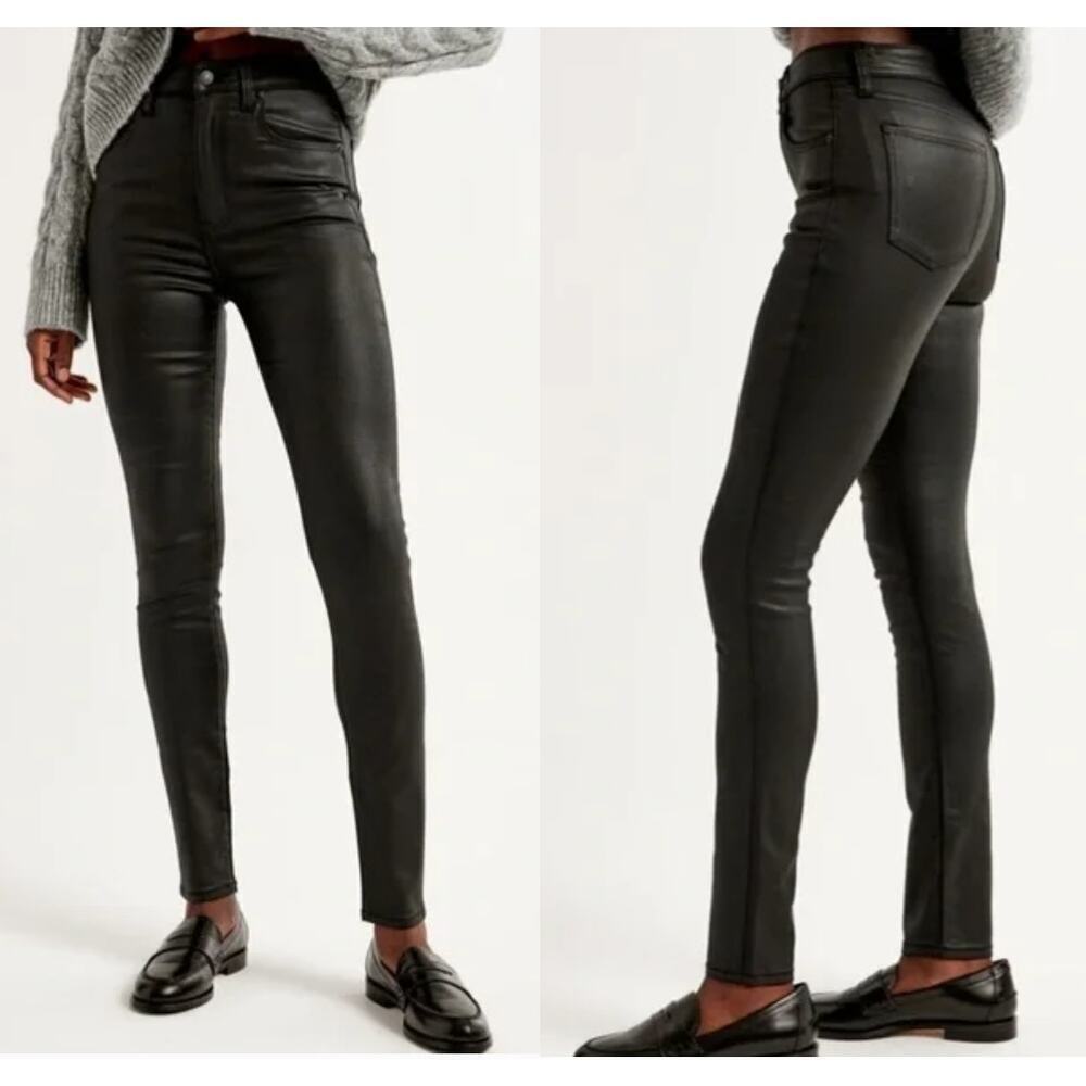 Abercrombie black coated The 90s slim Straight Ultra High Rise Size 26/2 R